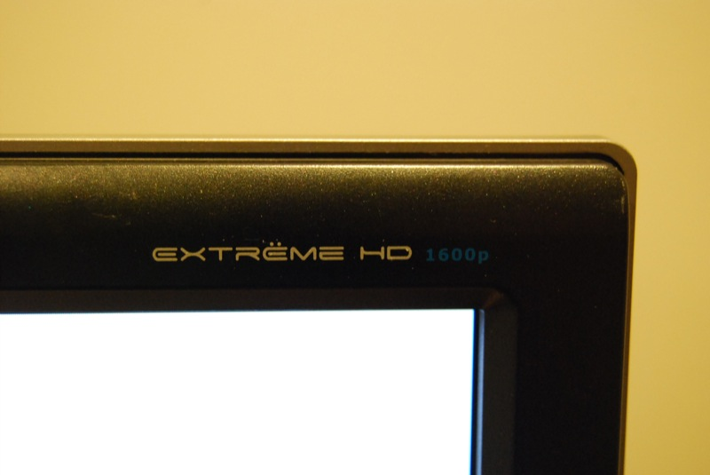 Illustration for article titled Gateway XHD3000 Extreme HD 30-Incher Reviewed (Verdict: Really Ties The Room Together)